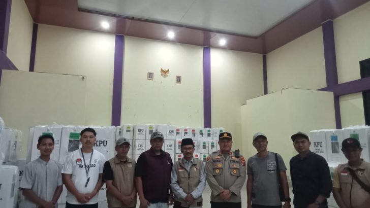 Tingkatkan Keamanan Wilayah Polsek Mauk Melaksanakan Patroli Malam dan Pengecekan Gudang Penyimpanan Logistik Pemilu