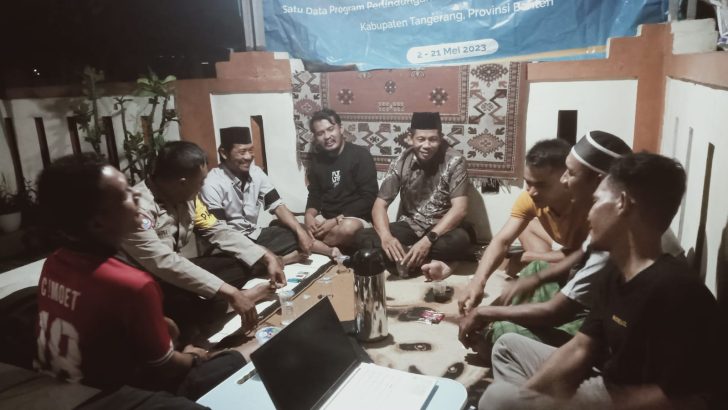 Anggota Polsek Kresek kunjungi Tokoh Agama di Desa dalam rangka giat rukun Ulama Umaro