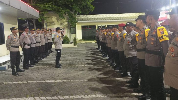 Anggota Sat Intelkam Polresta Tangerang melaksanakan Apel pengecekan pasukan Pengamanan TPS Pemilu 2024
