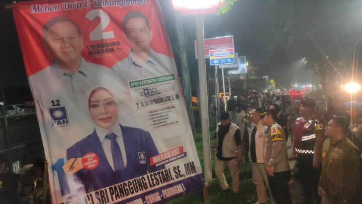 Anggota Sat Intelkam Polresta Tangerang melaksanakan Apel Penertiban Alat Peraga Kampanye (APK) Pemilu 2024 oleh Bawaslu Kab. Tangerang di pimpin Oleh PJ. Bupati Tangerang.