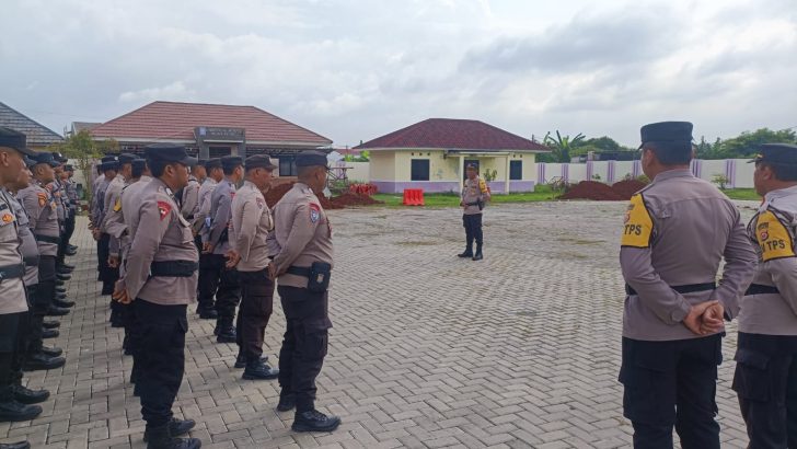 Anggota Sat Intelkam Polresta Tangerang melaksanakan Apel Siap Siaga Personil Pengamanan Tempat Pemungutan Suara (TPS) Pada Pemilihan Umum Serentak Tahun 2024