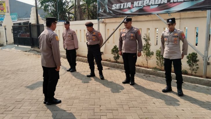 Tingkatkan Kedisiplinan anggota Polsek Cisoka dengan melaksanakan Apel Pagi