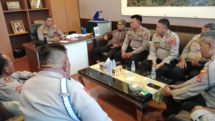Anev Kapolsek pasar kemis bersama wakapolsek Pasar Kemis dan para Kanit.