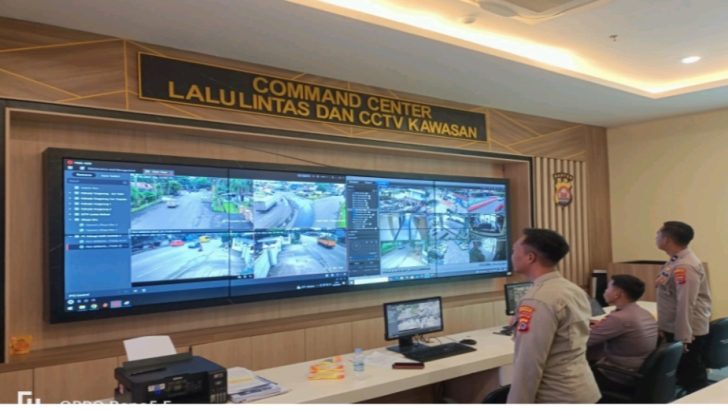 Laksanakan monitoring dan pengawasan, Anggota Siwas Polresta Tangerang Melakukan Pengecekan dan Pemantauan CCTV