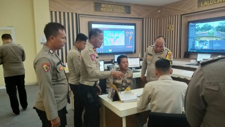 Pastikan Situasi Aman jelang Pemilu, Anggota Siwas Polresta Tangerang Melakukan Pengecekan dan Pemantauan CCTV