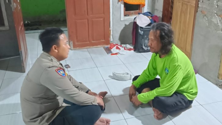 Bhabinkamtibmas Kunjungi Warga Masyarakat Rw 02 Desa Lontar Sampaikan Pesan Kamtibmas 