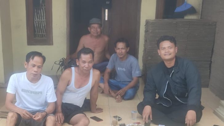 Anggota Polsek Kresek lalukan Patroli Sambang di Desa, sebagai bentuk upaya pendekatan diri dengan masyarakat.