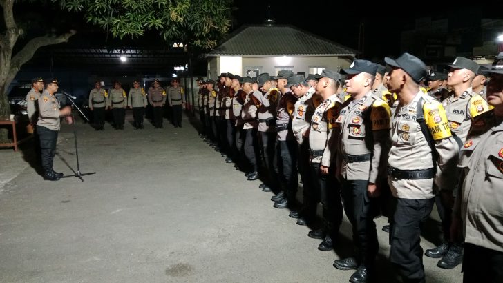 Apel Pengecekan Personel Pengamanan TPS Pemilu Tahun 2024 di Darkum Polsek Pasar Kemis.