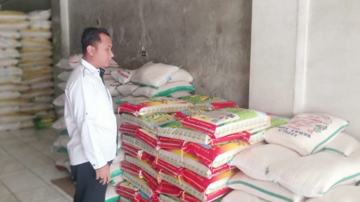 Bripka Royani dalam Aksi Pengecekan Ketersediaan Bahan Pokok