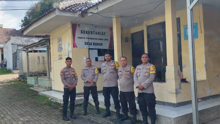 Anggota Satsamapta Polresta Tangerang Melaksanakan Pengamanan pemilu di Desa Sukaharja Kecamatan Pasar Kemis