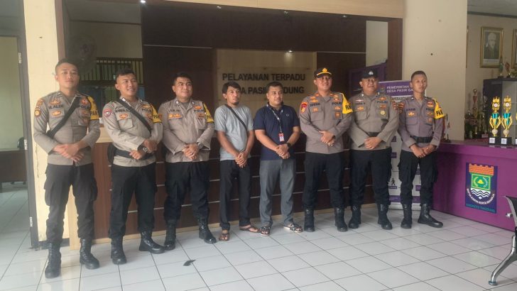 Anggota Satsamapta Polresta Tangerang Melaksanakan Pengamanan pemilu di Desa Ranca Gede Kecamatan Mauk