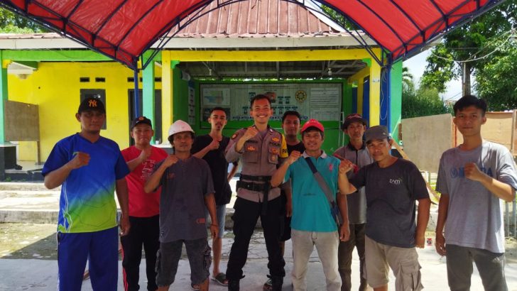 Anggota Satsamapta Polresta Tangerang Melaksanakan Pengamanan pemilu di Desa Gintung Kecamatan Sukadiri