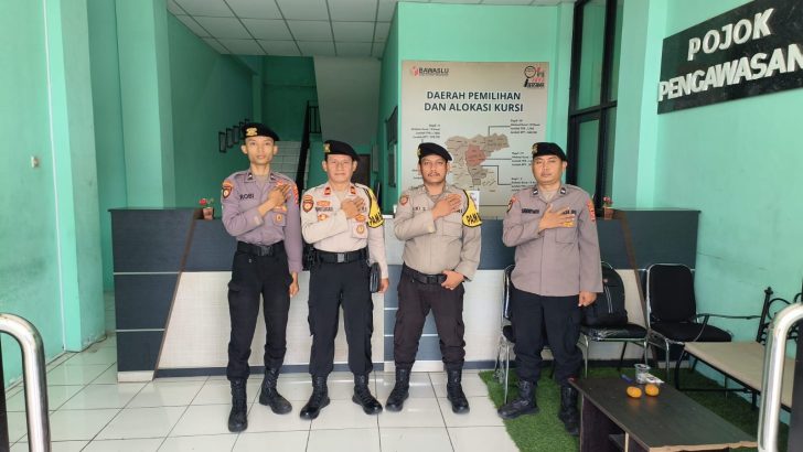 Anggota Satsamapta Polresta Tangerang Melaksanakan apel Pengamanan Kantor Bawaslu Kab. Tangerang