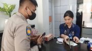 Staf Keuangan Polresta Tangerang Lakukan Koordinasi dengan Bank BRI.
