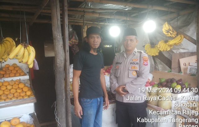Anggota Polsek Rajeg Polresta Tangerang melaksanakan kegiatan rutin sambang kepada masyarakat