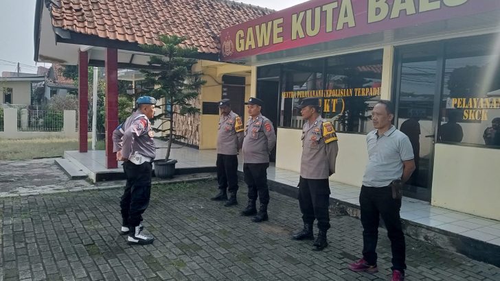 Personil Polsek Rajeg Polresta Tangerang melaksanakan kegiatan rutin apel pagi.