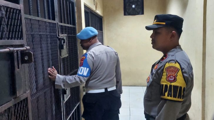 PENGECEKAN MALAM PADA RUANG TAHANAN POLRESTA TANGERANG PADA OLEH PIKET SIPROPAM POLRESTA TANGERANG
