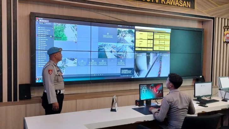 PENGECEKAN SITUASI RUANG COMMAND CENTRE POLRESTA TANGERANG OLEH PIKET SIPROPAM POLRESTA TANGERANG