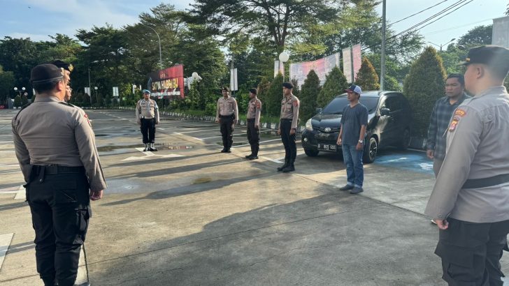 PIKET SIPROPAM POLRESTA TANGERANG MELAKSANAKAN PENGAWASAN SERAH TERIMA TUGAS PIKET