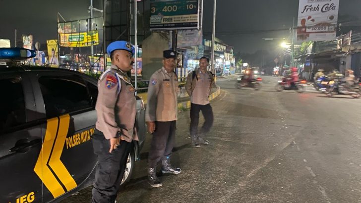 Anggota Piket Polsek Rajeg Melaksanakan Patroli Antisipasi gangguan Kamtibmas Di Kec Rajeg