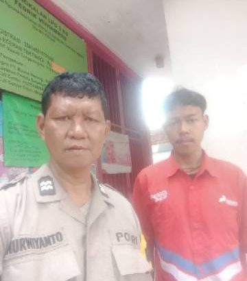 Tekan gangguan kamtibmas Personil Polsek Cisoka Melaksanakan Giat Polisi RW