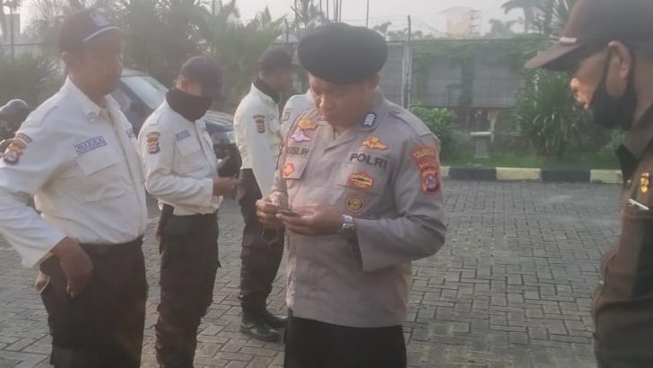 Panit Pam Waster dan Personil Sat Pamobvit Polresta Tangerang melaksanakan patroli dialogis di kawasan industri Cikupa Mas.