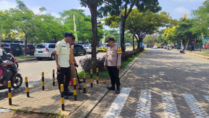 Bhabinkamtibmas Polsek Pasar kemis Patroli Sambang