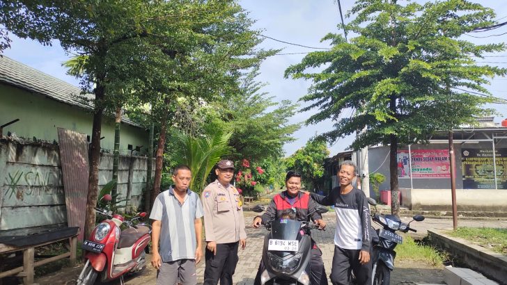 Bhabinkamtibmas Polsek Pasar kemis Patroli memantau rumah kosong yang ditinggal mudik pemiliknya