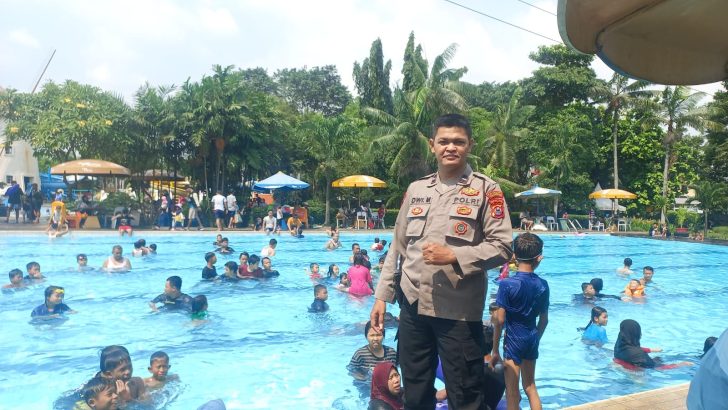 Polisi Pantau Tempat Wisata Kolam Renang di Kolam Renang Amsterdam