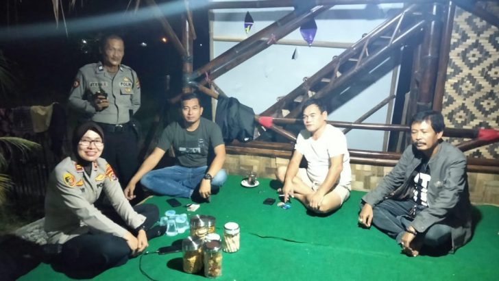 Kapolsek Kresek lakukan Sambang warga di Desa, sebagai bentuk pendekatan diri dengan masyarakat.