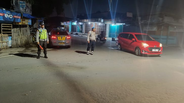 Polsek Pasar Kemis Polresta Tangerang Pantau Arus Balik Lebaran di Perempatan Pasar Kemis