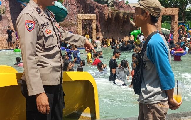 Ini Yang di Lakukan Oleh Kasubsektor Regency Polsek Pasar kemis, Kepada Pengunjung Kolam Renang