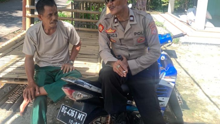 Kesigapan Polisi RW Polsek Kresek dalam segala permasalahan diwilayah, Anggota Polsek Kresek kunjungi warga di Desa.