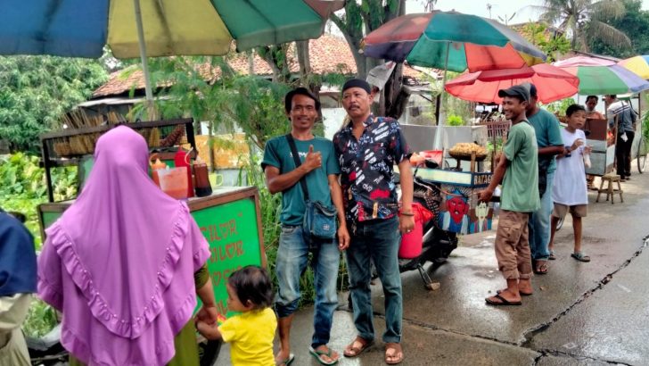 Upaya pendekatkan diri kepada masyarakat, Polsek Kresek kunjungi warga di Desa dalam rangka Program Polisi RW.