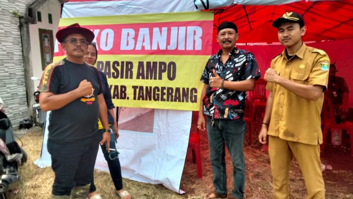 Anggota Polsek Kresek lalukan Patroli Sambang di Desa, sebagai bentuk upaya pendekatan diri dengan masyarakat.