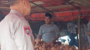 Laksanakan Sambang, Satbinmas Berikan himbauan kepada Pedagang di Pasar Balaraja
