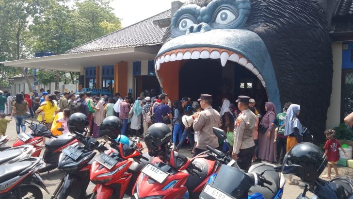 Satbinmas Laksanakan Himbauan Kamtibmas Kepada Pengunjung Kolam Reaang Fun Park Water Boom Permata