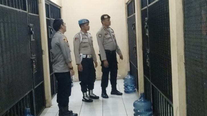 PENGECEKAN MALAM PADA RUANG TAHANAN POLRESTA TANGERANG PADA OLEH PIKET SIPROPAM POLRESTA TANGERANG