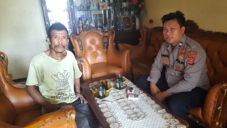 Personil Polsek Rajeg Polresta Tangerang unit binmas Briptu Abdul kodir melaksanakan kegiatan rutin sambang DDS kepada masyarakat desa Daon
