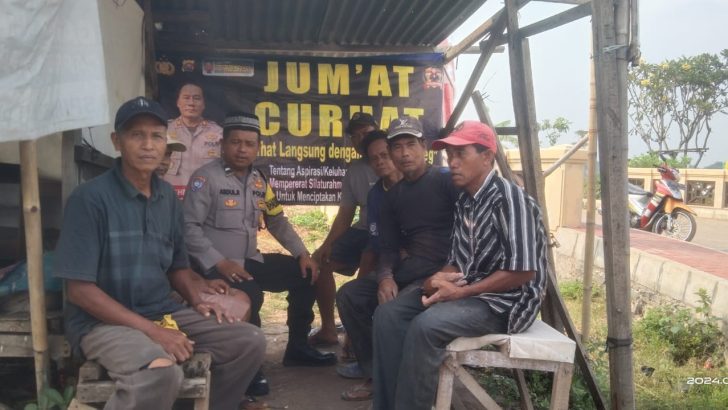 Personil Polsek rajeg polresta tangerang melaksanakan kegiatan rutin program “JUMAT CURHAT” mendekatkan diri kepada masyarakat di Darkum Polsek rajeg