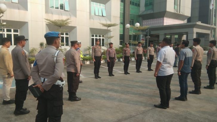 PIKET SIPROPAM POLRESTA TANGERANG MELAKSANAKAN PENGAWASAN SERAH TERIMA TUGAS PIKET