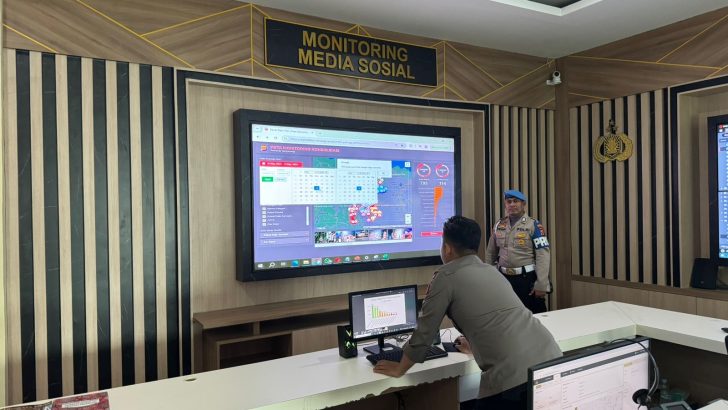 PENGECEKAN SITUASI RUANG COMMAND CENTRE POLRESTA TANGERANG OLEH PIKET SIPROPAM POLRESTA TANGERANG