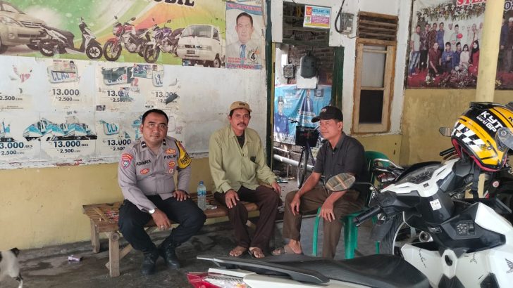 Sambangi warga binaannya AIPDA ADINATA mengajak warganya untuk sama² menciptakan keamanan dan kenyamanan lingkungannya masing²