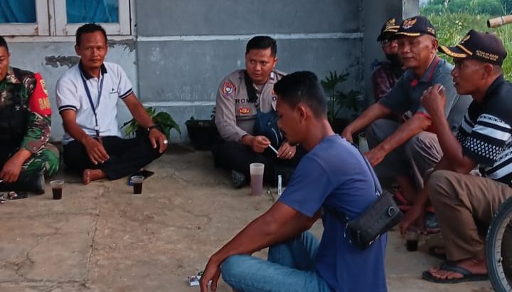 Bhabinkamtibmas sambangi warga untuk memper erat talisilahturohmi dan memberikan Edukasi harkamtibmas