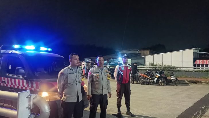 Antisipasi 3C (Curat, Curas, Curanmor), Polsek Pasar Kemis Laksanakan Patroli Mobile Blue Light dan Dialogis