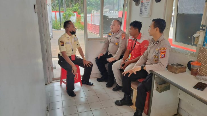 PS. Panit Pam Waster dan Personil Sat Pamobvit Polresta Tangerang melaksanakan kegiatan Patroli ke tempat Objek vital yg berhubungan dg TELEKOMINIKASI (kantor Telkom) di wilayah Tigaraksa Kabupaten Tangerang