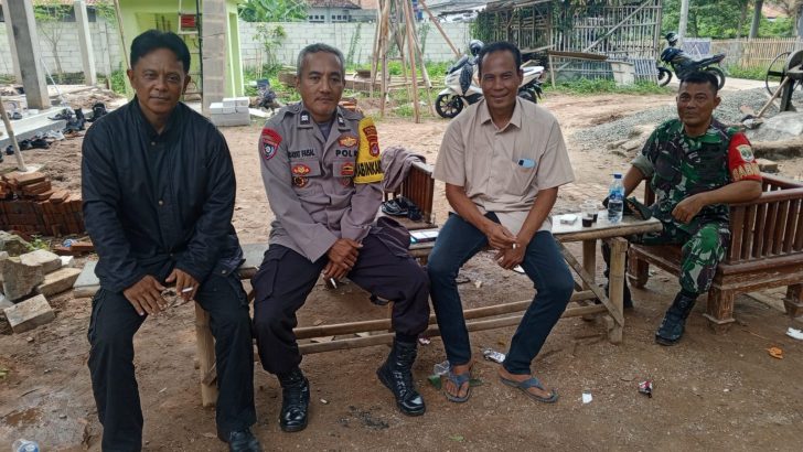 Upaya menjalin Sinergitas TNI-Polri dengan masyarakat, Polsek Kresek lakukan kegiatan Sambang dan Penggalangan.