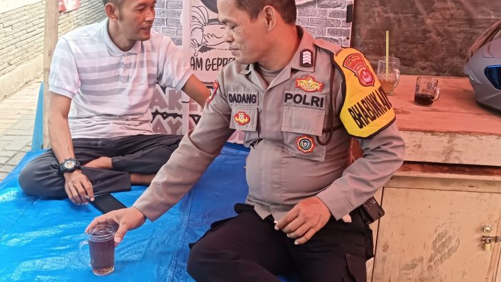 Kesigapan Polisi RW Polsek Kresek dalam segala permasalahan diwilayah, Anggota Polsek Kresek kunjungi warga di Desa.