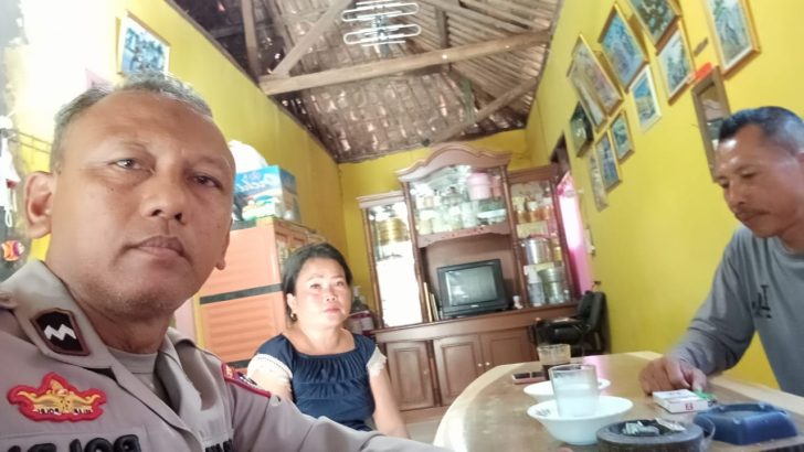 Polisi RW Polsek Kresek tak henti-hentinya kunjungi warga di Desa guna pendekatan diri kepada warga di Binaannya di Desa.