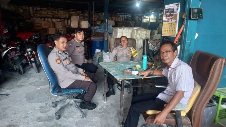 Piket Patroli dan Bhabinkamtibmas Polsek Pasar Kemis Sambang Warga wujudkan Kamtibmas Yang Kondusif